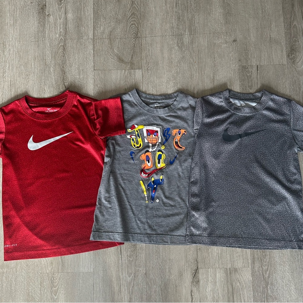 Nike T-shirt Bundle of 3 Boys Short Sleeve Shirts Size 7